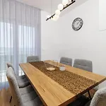 Aurelia Apartment